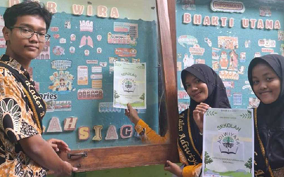 Siswa SMA Negeri 1 Jepon Pasang Mading Sekolah Adiwiyata