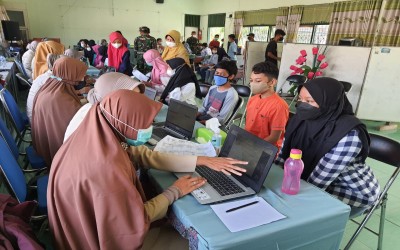 Vaksinasi Covid-19 Tahap I Kerjasama SMA Negeri 1 Jepon dan DKT Blora