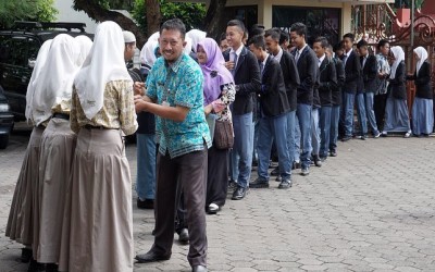 Studi Banding Pengelolaan OSIS dan Seksi Kerohanian Islam