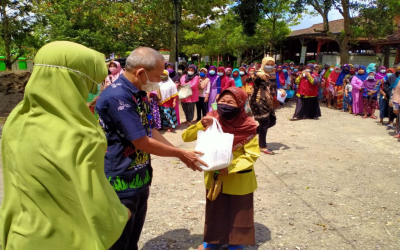 Spirit Isra Miraj, Berbagi di Saat Pandemi (Pembagian Bibit Buah dan Sembako)